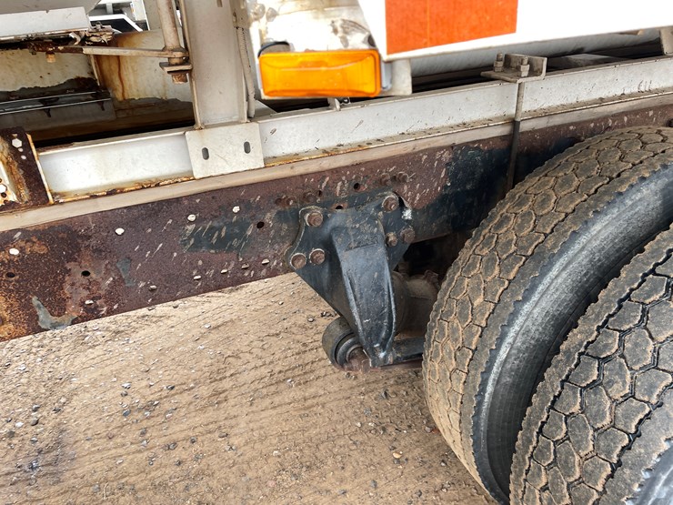 #1038-•-2005-freightliner-grain-truck-(has-mn-title)-image-24