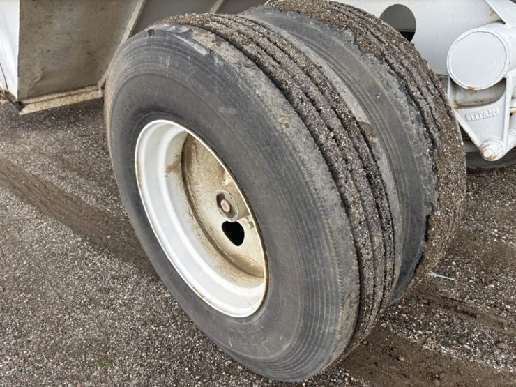 1974-titan-trailer-image-9