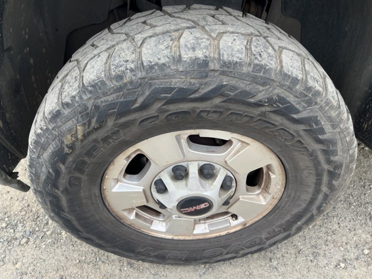 2012-gmc-2500-image-15