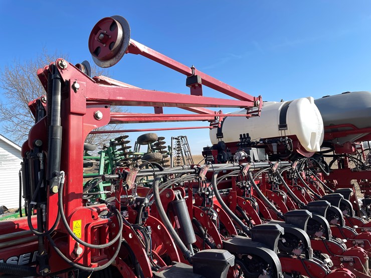 2020-case-ih-2150-image-12