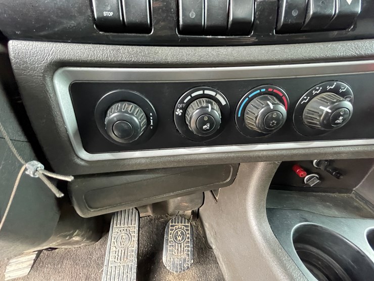 2012-kenworth-t660-image-43