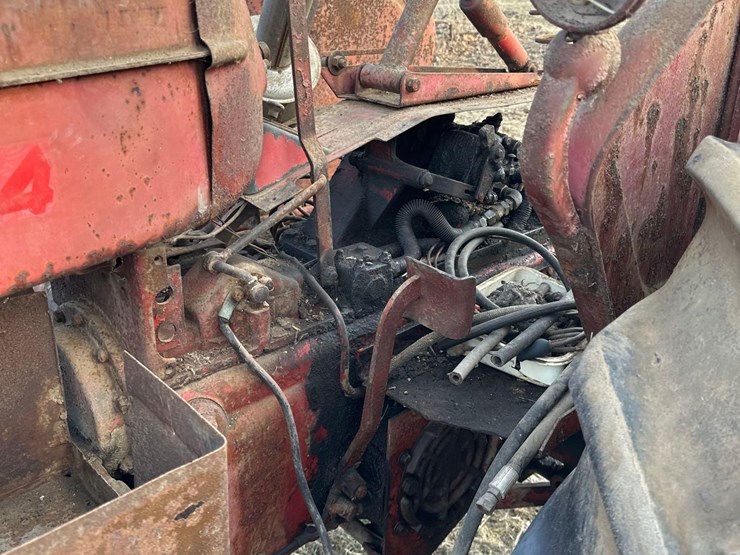 massey-ferguson-444-image-15