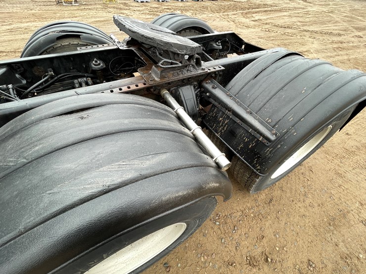 2012-kenworth-t660-image-26