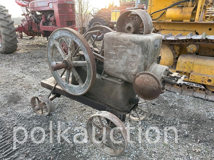 fuller-&-johnson-5-hp-h&m-on-trucks-(sn#-89142)-(hess)-image-4