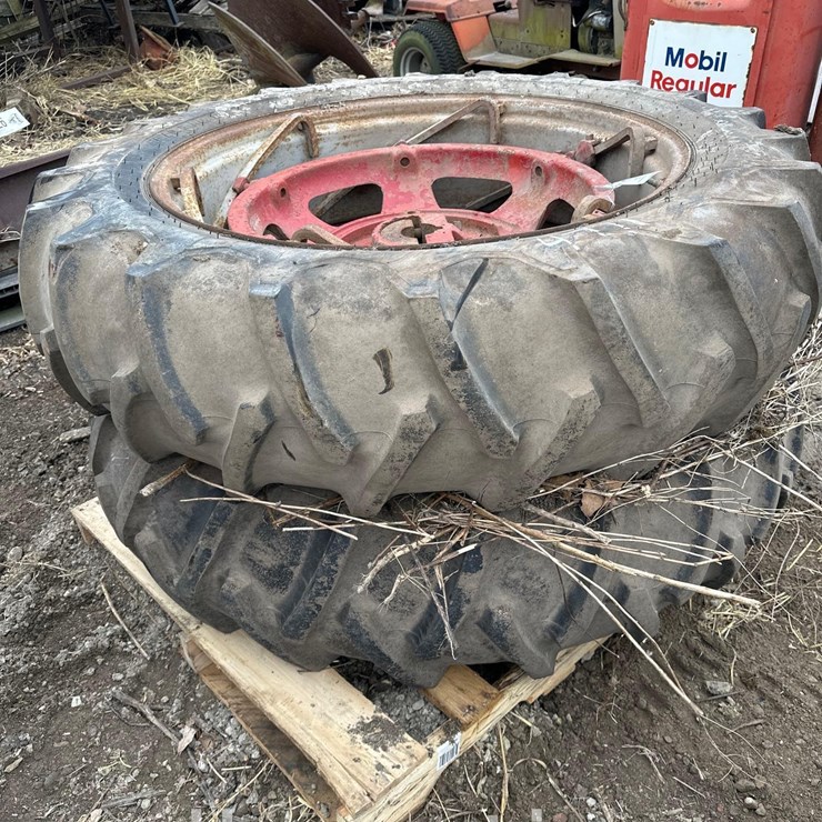 (2) IH 38" POWER SET WHEELS & CENTERS (WF)