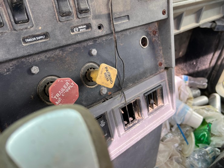 1999-mack-ch613-image-19