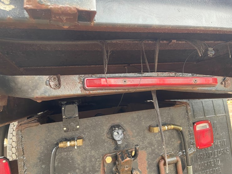 #1041-•-1989-peterbilt-flatbed-truck-tractor-(has-mn-title)-image-12