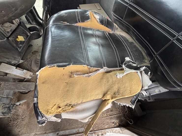 2001-peterbilt-357-image-33