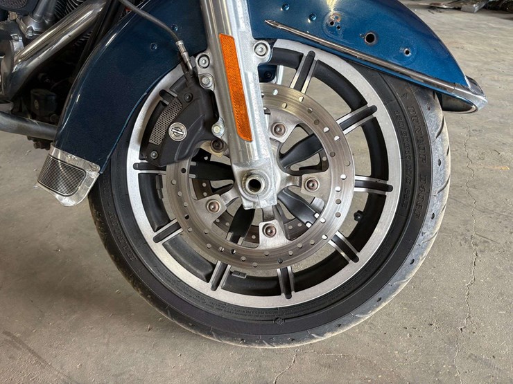 2020-harley-davidson-road-king-police-motorcycle-(18,376-miles)-image-12