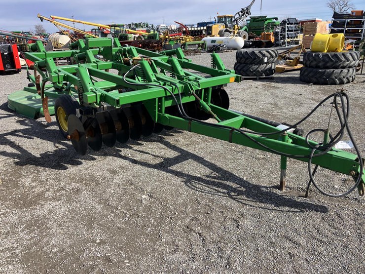 john-deere-710-image-1