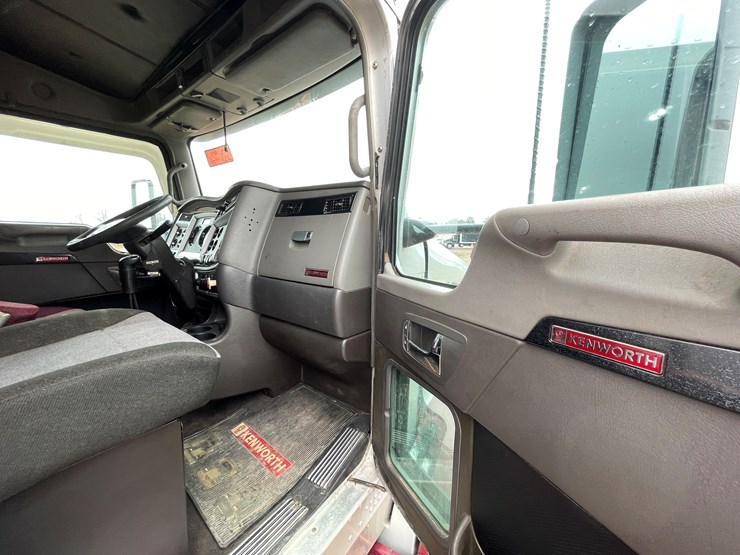 2012-kenworth-t660-image-52