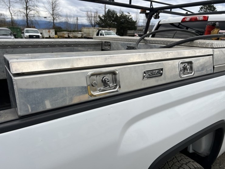 2018-gmc-sierra-2500-image-22