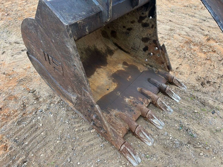 2015-komatsu-pc210-lc-10-image-35