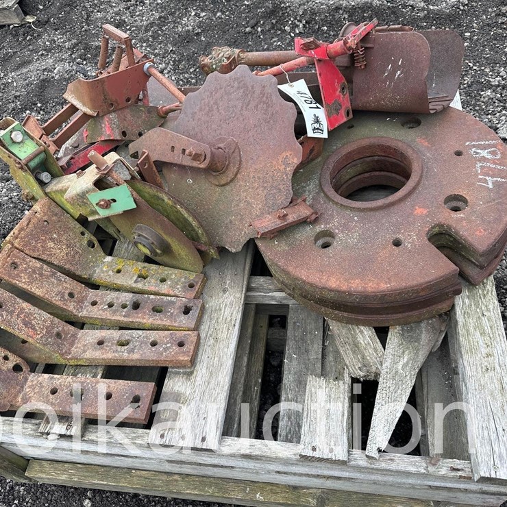 PALLET OF MISC PARTS & WEIGHTS (WF)