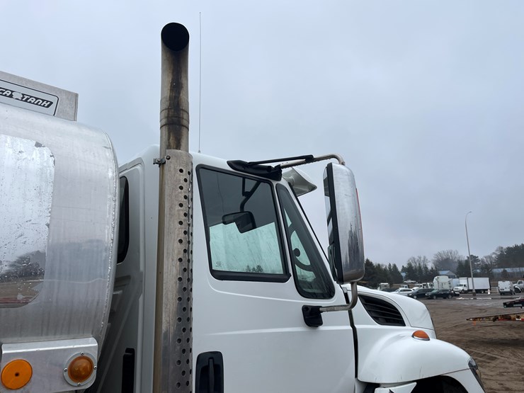 #1037-•-2009-international-navistar-fuel-truck-(has-mn-title)-image-53