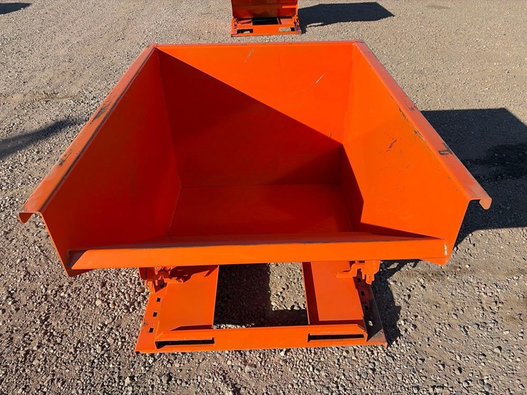 self-dumping-hopper-with-fork-pockets-image-2