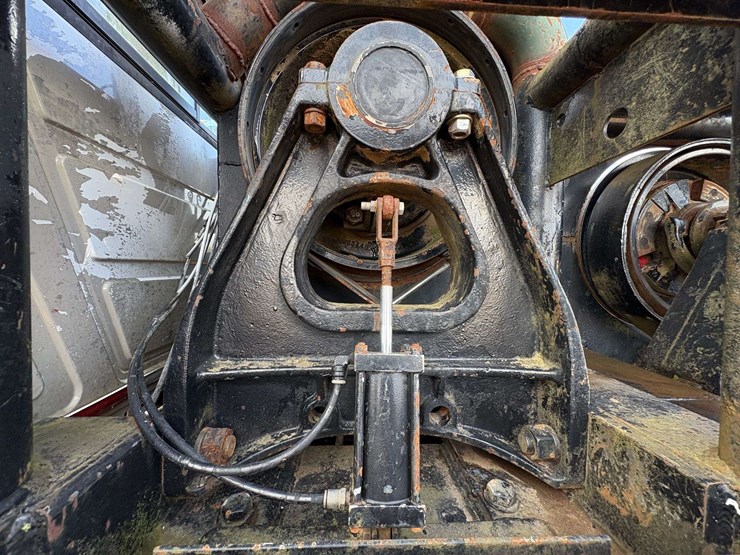 2007-mack-granite-cv713-image-23