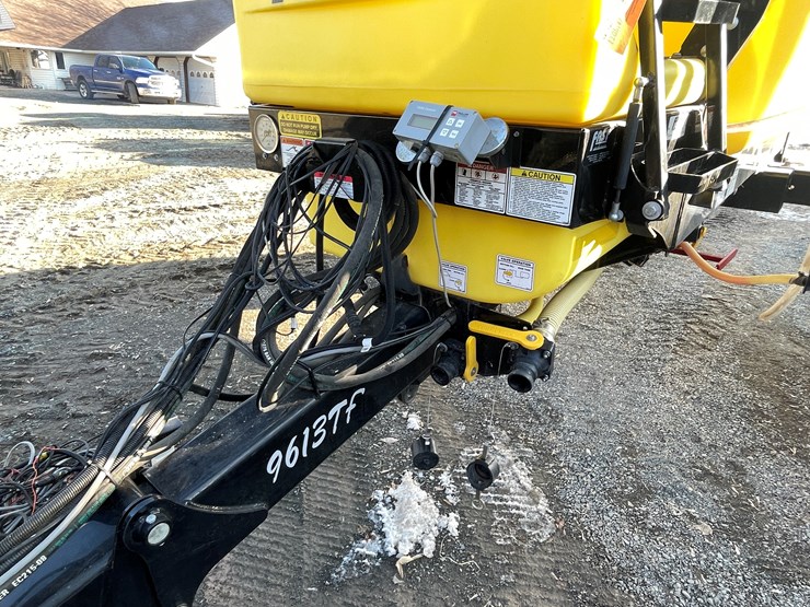 #106-•-fast-9613ft-pull-behind-sprayer-(one-owner)-image-14