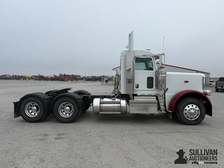 2024-peterbilt-389-image-4