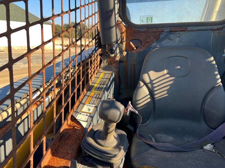 2012-deere-328e-image-21