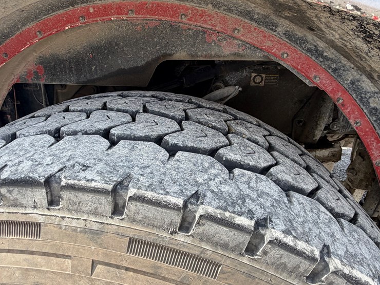 2004-peterbilt-379-image-14