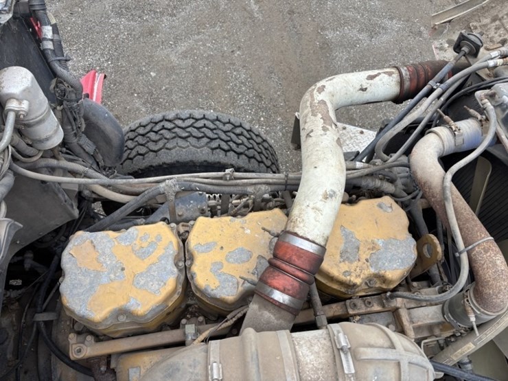 2001-peterbilt-357-image-17