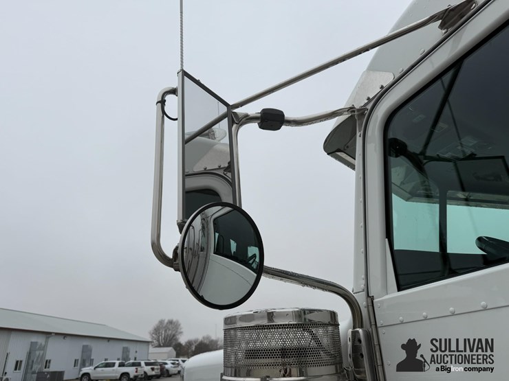 2024-peterbilt-389-image-15