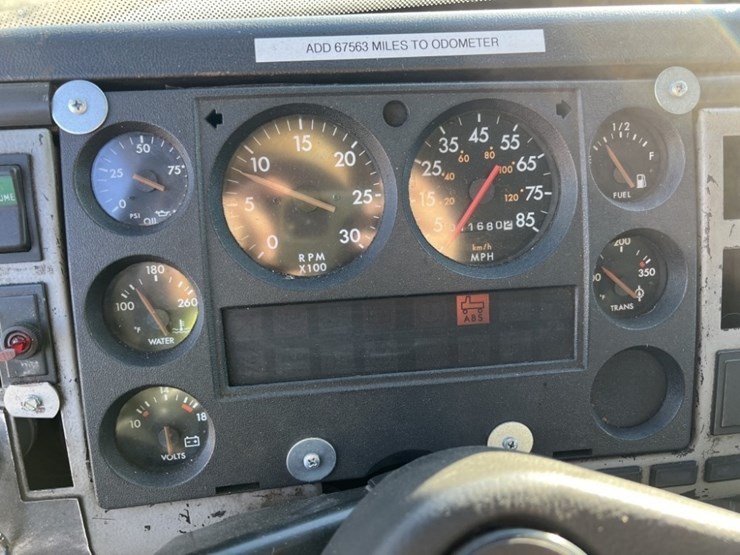 2000-freightliner-fl50-image-19