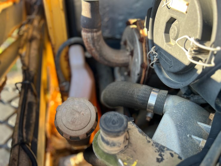 2012-deere-328e-image-50