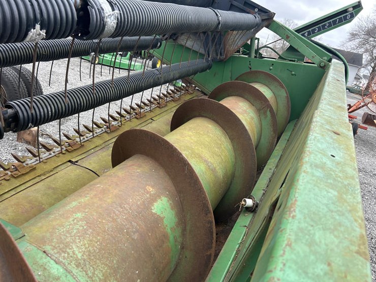 john-deere-220-image-13