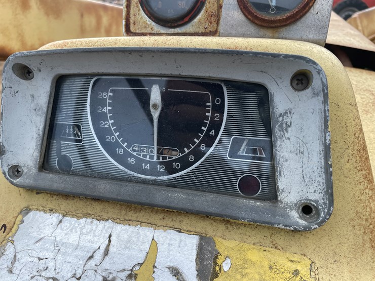 #1035-•-ford-backhoe-image-10