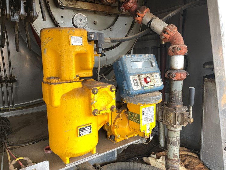 #1037-•-2009-international-navistar-fuel-truck-(has-mn-title)-image-37