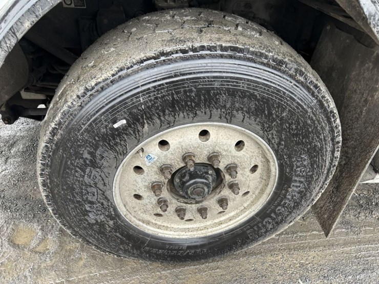 2014-peterbilt-320-image-9