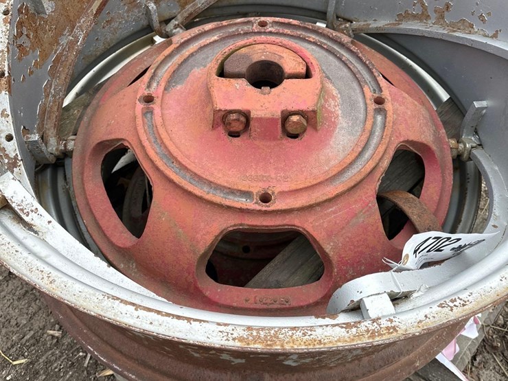 (2)-ih-38"-powerset-wheels-&-centers-(wf)-image-2