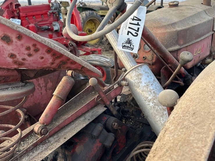 massey-ferguson-444-image-12