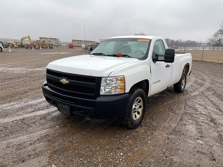 #1476-•-2012-chevy-silverado-pickup-truck-(has-mn-title)-image-1