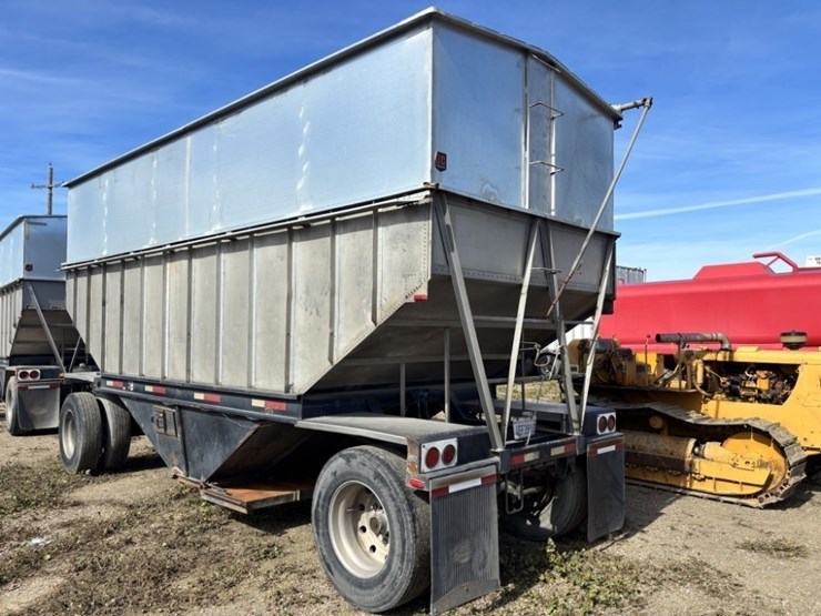 1976-titan-trailer-image-3