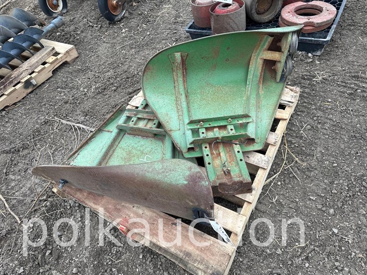 (2)-john-deere-deluxe-fenders-w/-bracket-(wf)-image-1