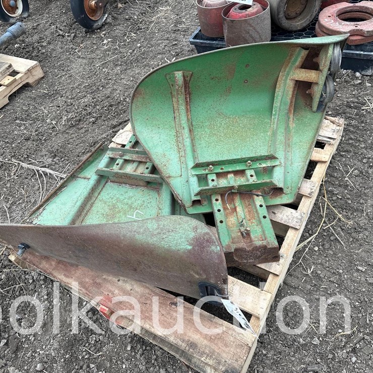 (2) JOHN DEERE DELUXE FENDERS w/ BRACKET (WF)