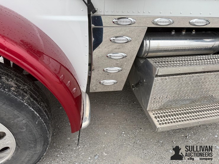 2024-peterbilt-389-image-11