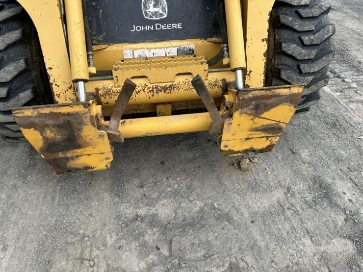 2005-john-deere-320-image-29