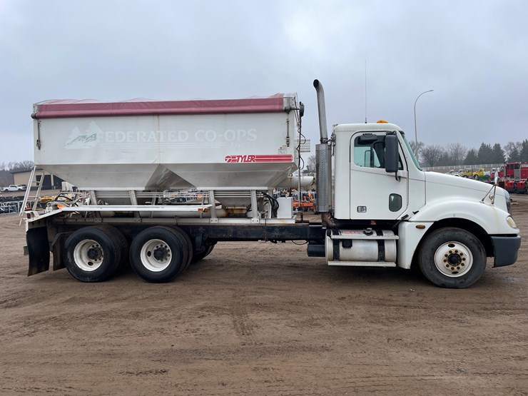 #1038-•-2005-freightliner-grain-truck-(has-mn-title)-image-6