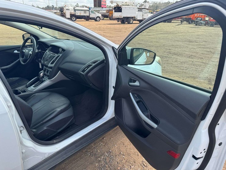 2013-ford-focus-se-4-door-sedan---108,467-miles-image-15