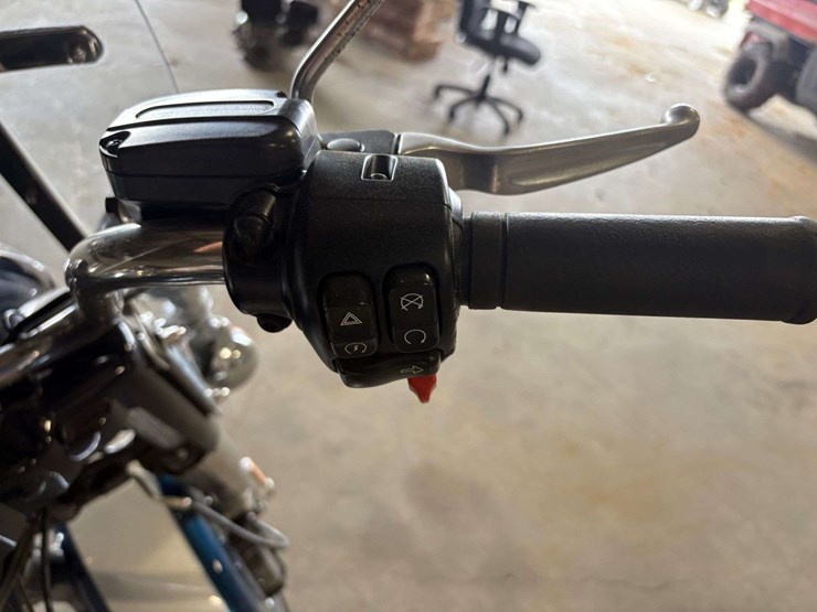 2020-harley-davidson-road-king-police-motorcycle-(18,376-miles)-image-9