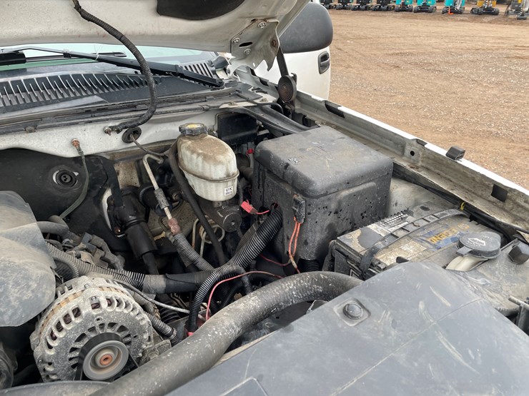 2003-chevrolet-silverado-2500hd-image-16