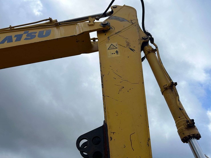 2015-komatsu-pc210-lc-10-image-36