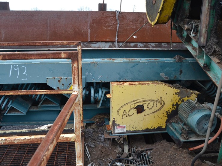 action-48"x38'-balanced-vibrating-conveyor-w/-mdi-metal-detector-w/-drive-image-2