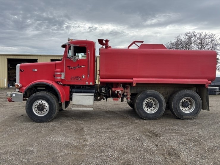 2001-peterbilt-357-image-2