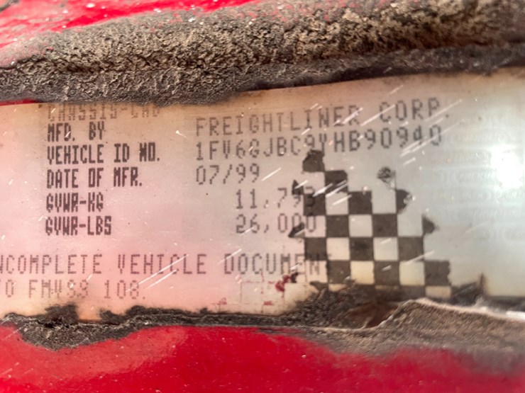 2000-freightliner-fl60-image-12