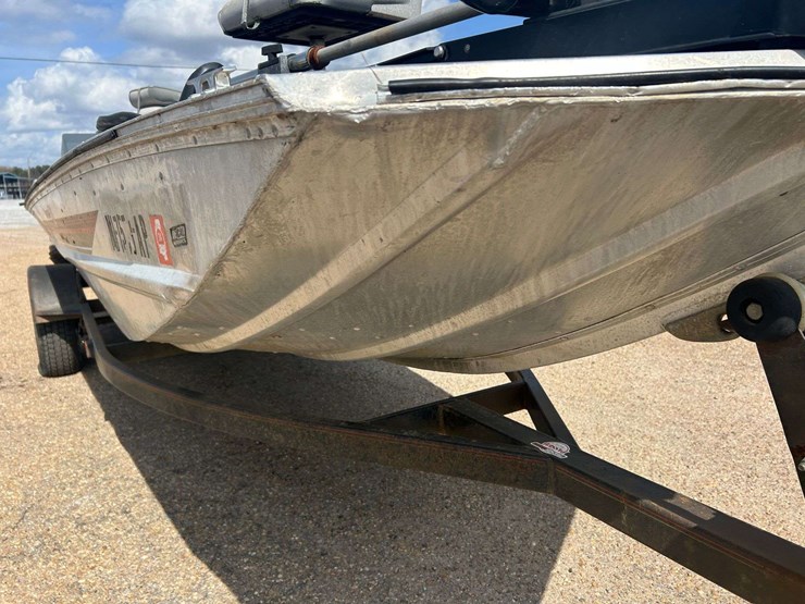 1988-bass-tracker-tx17-aluminum-bass-boat-image-10